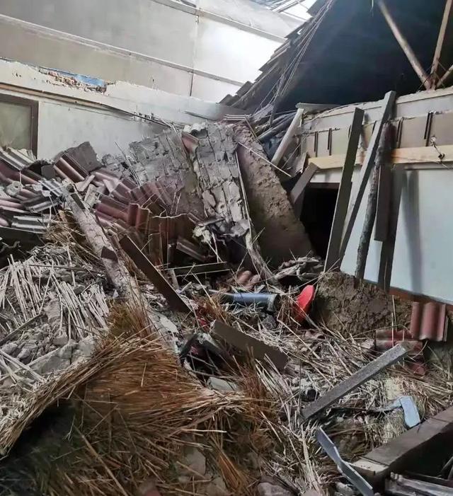 揪心！豆腐渣工程坍塌致3岁孩童身亡，引人深思