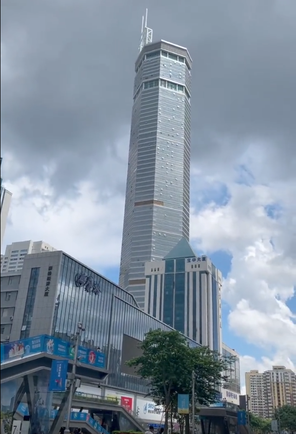 深圳300多米高楼晃动！像发生地震的感觉