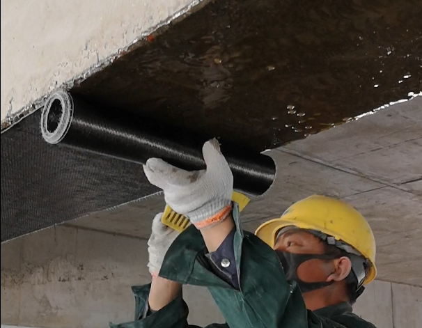 碳纤维布施工时，不能忽视的是哪几步骤？