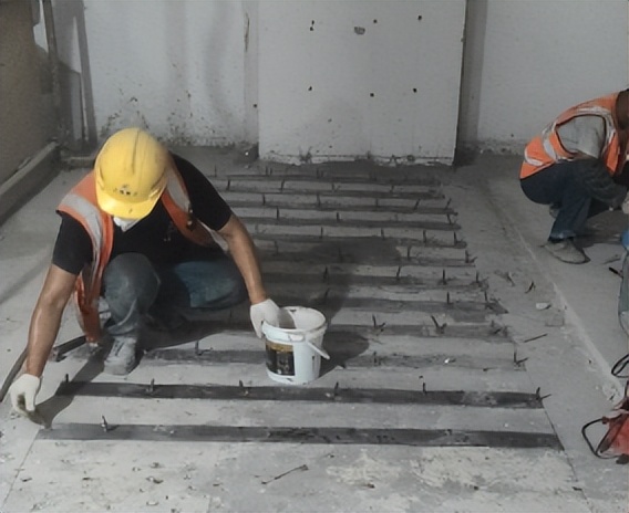 粘钢胶一公斤多少钱？粘钢加固多少钱一平方米？