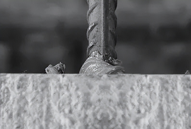 植筋加固小知识：为什么钢筋要缓缓旋转植入孔洞？